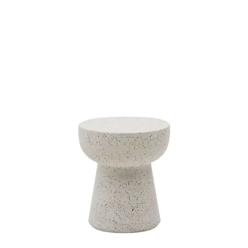 [J2200023PR05] Pada mesa auxiliar